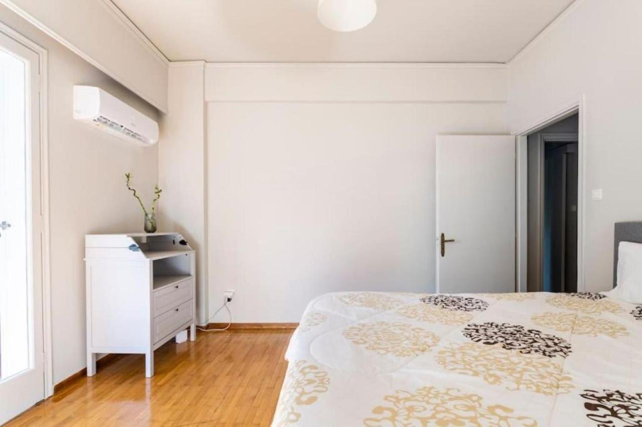 Spacious Renovated Flat In The Athens Riviera Luaran gambar